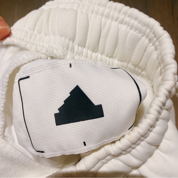 Adidas off white sweat short - Picture 7 of 10